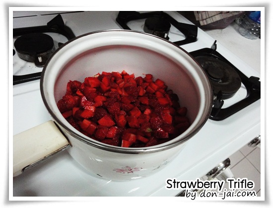 Strawberry_Trifle023
