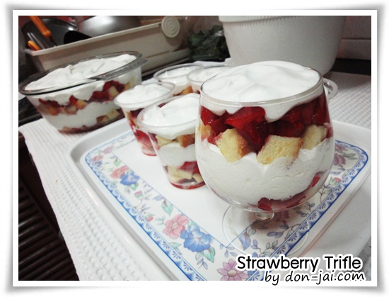 Strawberry_Trifle033